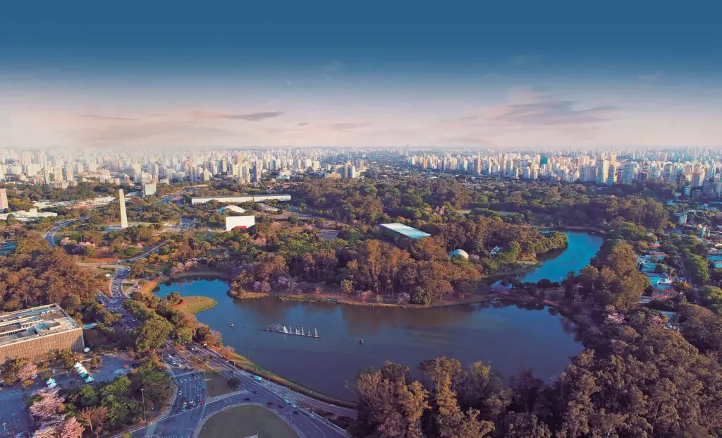Vista aérea do Parque Ibirapuera, vizinho do Park Avenue Ibirapuera. Foto